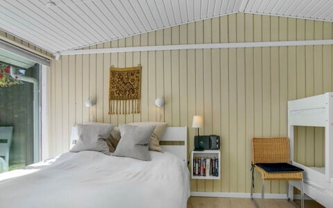 Quiana - 2Km from the Sea: Diseño De Interiores, Madera, Techo, Piso, Suelo, Habitación, Mueble, Encendiendo, Habitación, Cama