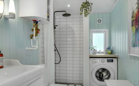 Quiana - 2Km from the Sea: Arreglo De Tubería, Diseño De Interiores, Baño, Piso, Suelo, Lavabo, Grifo, Plomería, Habitación, Casa