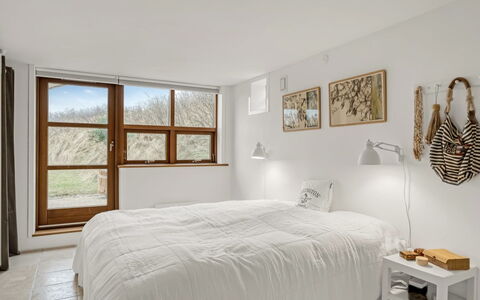 Bjerund - 300M from the Sea: Cama, Mueble, Diseño De Interiores, Habitación, Pared, Madera, Lecho, Techo, Sábana, Piso
