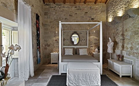 Masseria Capasa: Mueble, Diseño De Interiores, Piso, Pared, Suelo, Madera, Habitación, Habitación, Techo, Cama