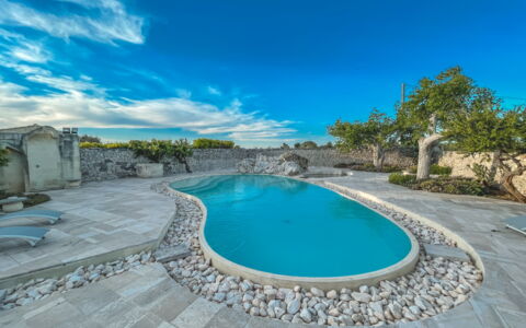 Masseria Capasa: Azul, Piscina, Material Compuesto, Fuente De Agua, Losa, Recurso, Zona Tropical, Hotel, Eco Hotel