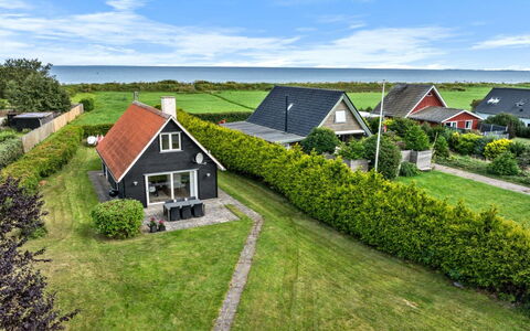 Næwe - 100M from the Sea: Mueble, Diseño De Interiores, Piso, Suelo, Techo, Habitación, Silla, Mesa, Departamento, Cocina Y Comedor Mesa
