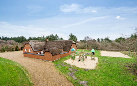 Aagot - 1.7Km from the Sea: Casa, Techo, Casa, Cabaña, Cobertizo, Edificios Del Jardín, Vía Muerta, Yarda, Cuarto De Troncos, \Choza