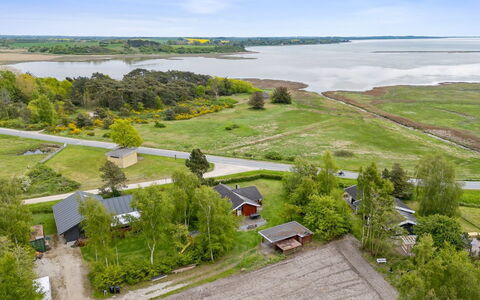 Hjalmine - 225M from the Sea: Vegetación, Arbusto, Primavera, Cabaña, Jardín, Sombra, Patio Interior, Yarda, Silla