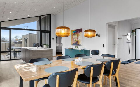 Tydkil - 250M from the Sea: Mueble, Diseño De Interiores, Piso, Madera, Suelo, Lámpara, Techo, Cocina Y Comedor Mesa, Comedor, Mesa