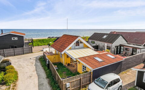 Asgerd - 20M from the Sea: Azul, Arbusto, Cabaña, Cobertura Del Suelo, Jardín, Inmuebles, Sombra, Paisajismo, Casa De Campo, Eco Hotel