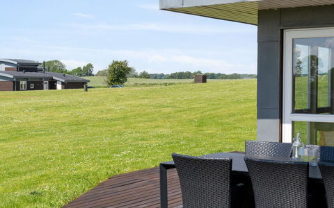 Gudbrand - 500M from the Sea: Inmuebles, Sombra, Entrada De Coches, Casa De Campo