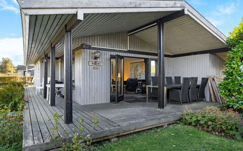 Kajsa - 250M from the Sea: Madera, Porche, Arquitectura, Casa, Techo, Casa, Puerta, Material Compuesto, Vía Muerta, Cubierta