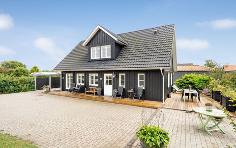 Brune - 330M from the Sea: Inmuebles, Sombra, Entrada De Coches, Casa De Campo