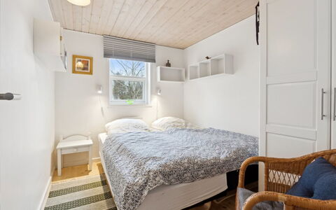 Tomine - from the Sea: Habitación, Cama, Pared, Madera, Diseño De Interiores, Suelo, Mueble, Piso, Sábana, Techo