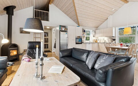 Tomine - from the Sea: Madera, Techo, Sofá, Diseño De Interiores, Sala, Casa, Mueble, Habitación, Cabaña