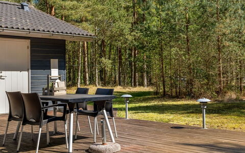 Eikka - 1Km from the Sea: Piscina, Mueble Para Exteriores, Mueble, Recurso, Losa, Eco Hotel, Sombra, Silla, Ocio, Inmuebles