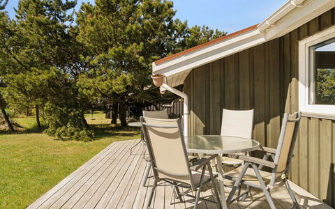 Suometar - 90M from the Sea: Hierba, Pradera, El Terreno Del Lote, Cabaña, Área Rural, Prado, Edificios Del Jardín, Jardín, Cobertizo