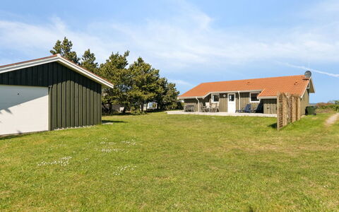 Suometar - 90M from the Sea: Hierba, Pradera, El Terreno Del Lote, Cabaña, Área Rural, Prado, Edificios Del Jardín, Jardín, Cobertizo