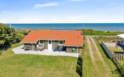 Suometar - 90M from the Sea: Hierba, Pradera, El Terreno Del Lote, Cabaña, Área Rural, Prado, Edificios Del Jardín, Jardín, Cobertizo