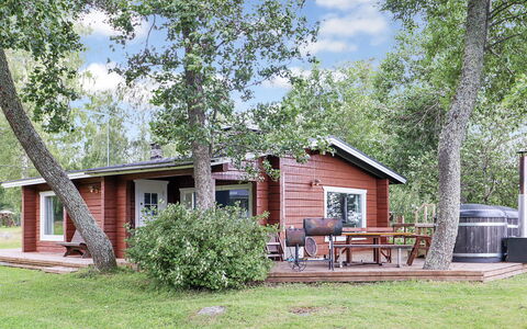 Anttoora B-Sauna: Árbol, Hierba, Casa, Casa, Cabaña, Arbusto, El Terreno Del Lote, Área Rural, Puerta
