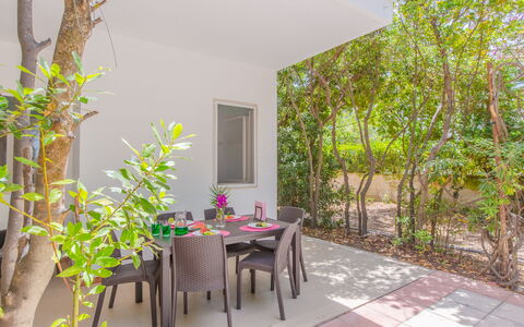 Villa Asami: Jardín, Sombra, Paisajismo, Patio Interior, Mueble Para Exteriores, Yarda, Eco Hotel, Estructura Al Aire Libre, Hacienda, Patio