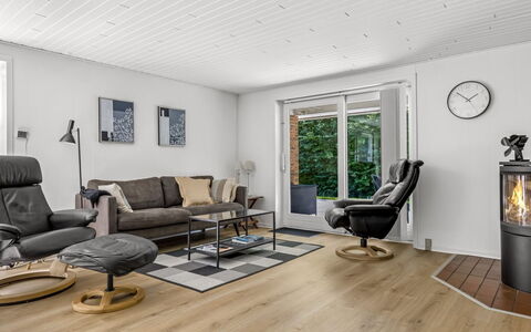 Wilma - 30Km from the Sea: Piso, Suelos De Madera, Suelo, Mueble, Diseño De Interiores, Madera, Suelo Laminado, Sala, Casa, Habitación