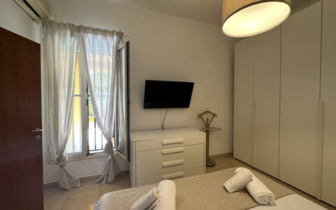 Villa Azzurra: Mueble, Diseño De Interiores, Suelo, Habitación, Piso, Madera, Cama, Habitación, Encendiendo, Lecho