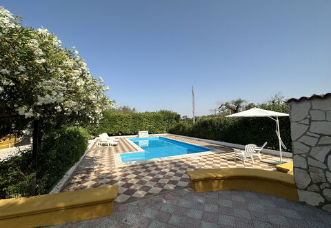 Villa Azzurra: Piscina, Material Compuesto, Recurso, Inmuebles, Paisajismo, Eco Hotel, Sombra, Loseta, Fuente De Agua, Hacienda