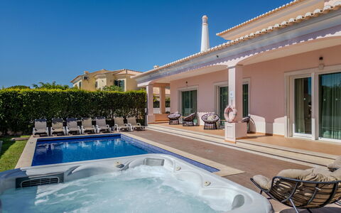 V8 Bastos - Vip Properties: 