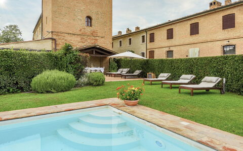 Villa Zambra: Mueble, Piscina, Mueble Para Exteriores, Sunlounger, Patio, Jardín, Planta De Casa, Maceta, Inmuebles, Hacienda