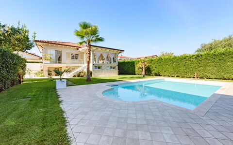 Villa Fiumetto: Piscina, Barrio Residencial, Recurso, Inmuebles, Sombra, Ocio, Eco Hotel, Hacienda, Villa, Losa