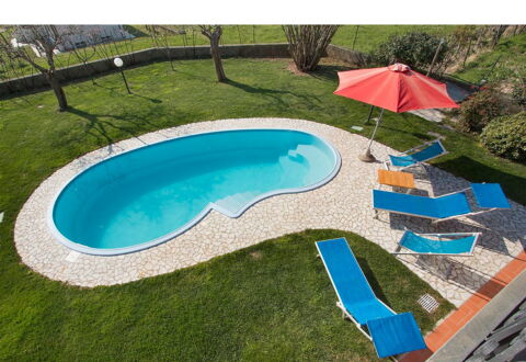 Villa Camaiore: Azul, Piscina, Mueble Para Exteriores, Recurso, Material Compuesto, Eco Hotel, Ocio, Hacienda, Sunlounger, Sombra