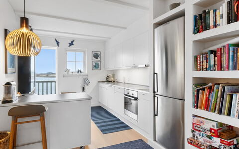 Annete - 20M from the Sea: Mueble, Cocina, Diseño De Interiores, Piso, Mostrador, Suelo, Aparato De Cocina, Electrodoméstico, Gabinetes, Madera
