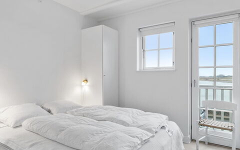 Annete - 20M from the Sea: Habitación, Suelo, Cama, Lecho, Sábana, Techo, Linos, Departamento, Marco De La Cama