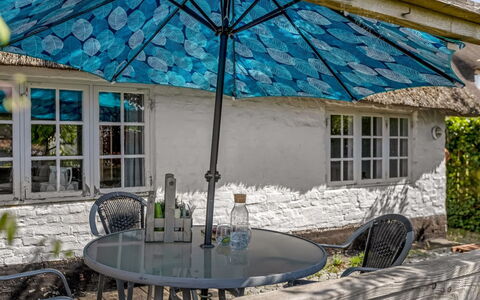Deik - 25Km from the Sea: Inmuebles, Sombra, Entrada De Coches, Casa De Campo