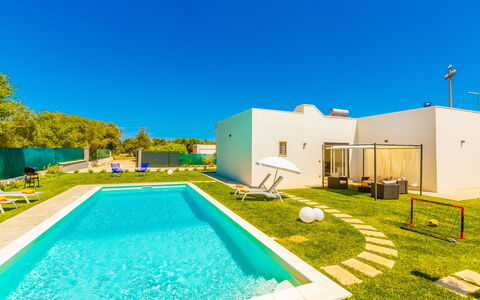 Villa Eufriama: Piscina, Recurso, Villa, Hotel, Césped Artificial