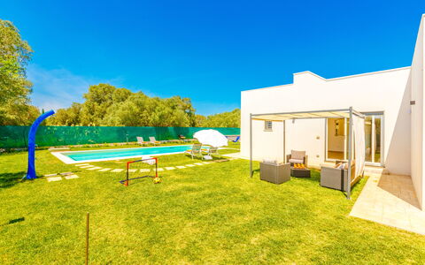 Villa Eufriama: Ocio, Césped, Sombra, Piscina, Paisajismo, Yarda, Césped Artificial, Hotel, Villa, Eco Hotel