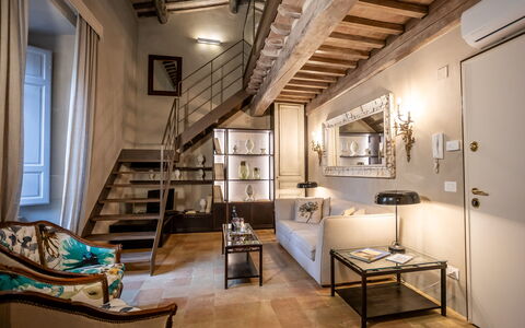 Stylish Apartment: Mueble, Diseño De Interiores, Pared, Piso, Suelo, Techo, Habitación, Encendiendo, Casa, Sala