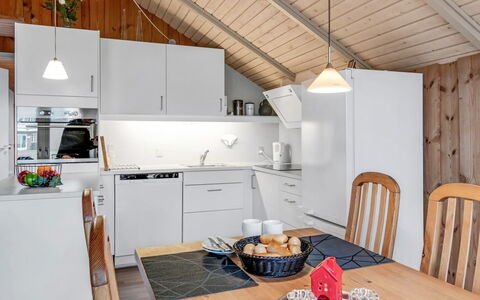 Reinhold - 1.9Km from the Sea: Cocina, Diseño De Interiores, Madera, Techo, Mueble, Piso, Electrodoméstico, Mostrador, Lavabo, Suelo