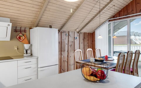 Reinhold - 1.9Km from the Sea: Madera, Diseño De Interiores, Techo, Cocina, Lámpara, Mueble, Encendiendo, Piso, Casa, Habitación