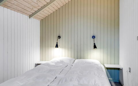 Reinhold - 1.9Km from the Sea: Madera, Piso, Habitación, Suelo, Techo, Diseño De Interiores, Cama, Lecho, Habitación, Sábana