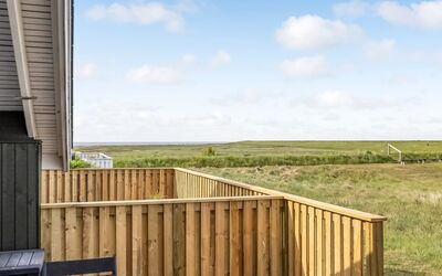 Reinhold - 1.9Km from the Sea