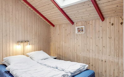 Reinhold - 1.9Km from the Sea