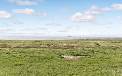 Reinhold - 1.9Km from the Sea