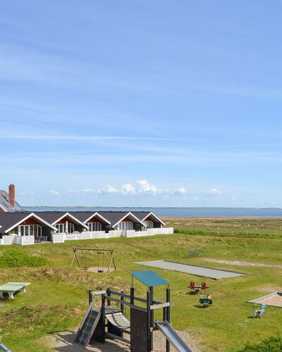 Reinhold - 1.9Km from the Sea