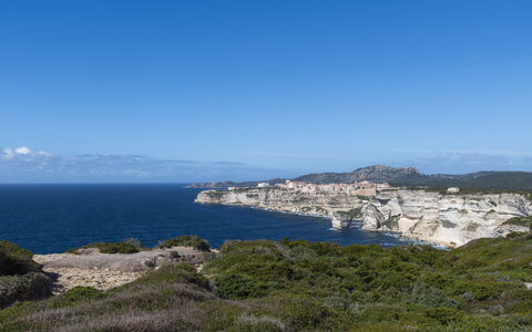 Bonifacio 201: Azul, Horizonte, Paisaje Natural, Costa, Terreno, Klippe, Costeras Y Los Accidentes Geográficos Oceánico, Mar, Promontorio, Promontorio