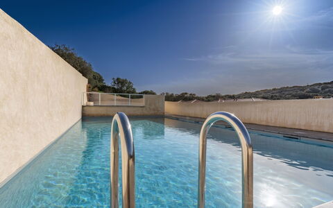 Bonifacio 201: Azul, Piscina, Hotel