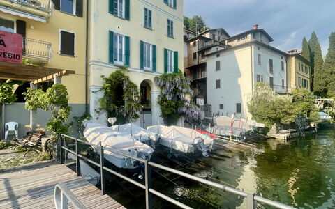 Miralago: Edificio, Camino Acuático, Barco, Watercraft, Corriente De Agua, Barrio Residencial, Canal, Barcos Y Canotaje - Efectos Y Equipo, Departamento, Lago