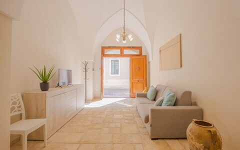 Casa Ettore: Piso, Suelo, Diseño De Interiores, Techo, Habitación, Suelos De Madera, Sala, Loseta, Manchas De Madera