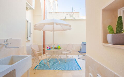 Casa Ettore: Piso, Suelo, Diseño De Interiores, Mueble, Habitación, Silla, Departamento, Techo, Manchas De Madera