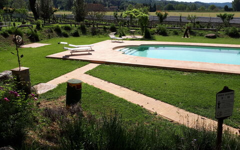 Appartamento Il Cantico Del Gallo, Wifi, Near Peru: Jardín, Piscina, Mueble Para Exteriores, Césped, Sombra, Patio Interior, Paisajismo, Ocio, Parque, Fuente De Agua