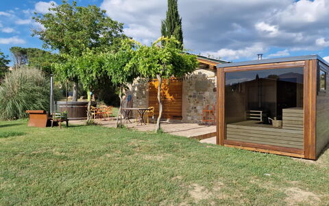 Appartamento Bellosguardo, Wifi, Near Perugia: Madera, Edificios Del Jardín, Manchas De Madera, Jardín, Cobertizo, Patio Interior, Sombra, Estructura Al Aire Libre, Cuarto De Troncos, Madera Dura