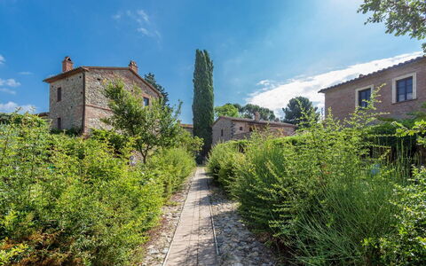 Appartamento Rustico, Wifi, Perugia: Arbusto, Inmuebles, Jardín, Paisajismo, Hojas Perennes, Casa Histórica, Villa, Casa De Campo