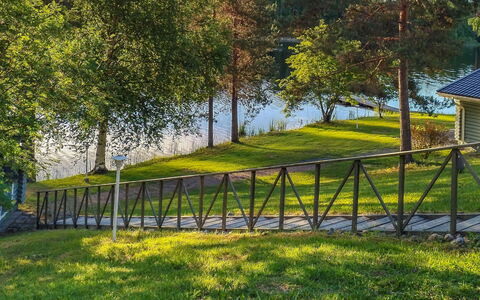Mäntyrinne: Madera, Cabaña, Manchas De Madera, Madera Dura, Cuarto De Troncos, Tablón, Techo, Material Natural, Maderas, Edificios Del Jardín